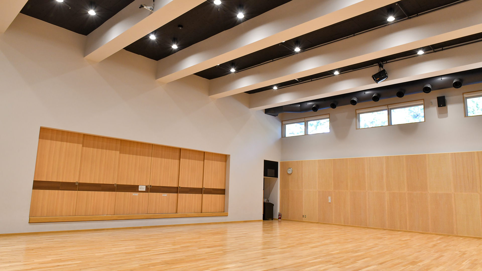 多目的室 - 茅ヶ崎公園体験学習センター うみかぜテラス